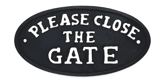 SIGN PLEASE CLOSE THE GATE