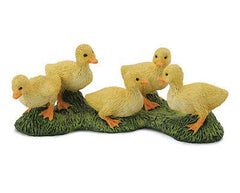 Breyer Collectables - Ducklings - Ducklings on Grass - Painted Figurine